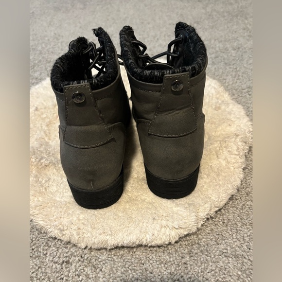 Tundra Women's Charcoal Lace-Up Winter Boots. - Picture 3 of 6